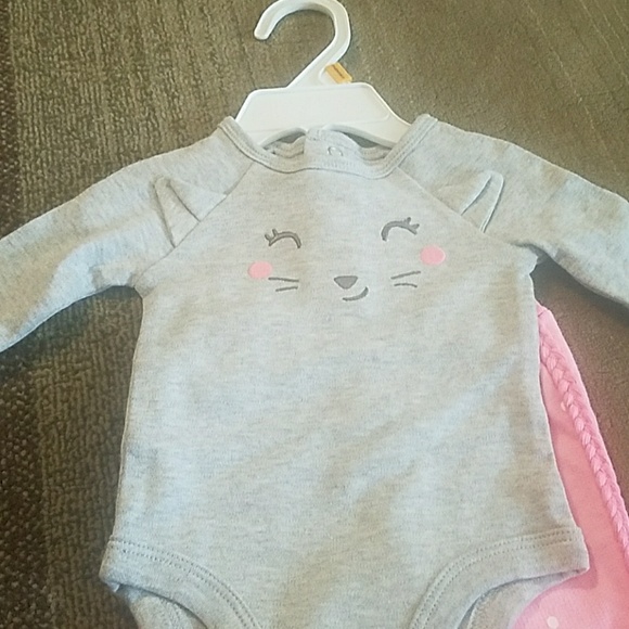 Newborn long sleeve onesie with pants - Picture 2 of 4